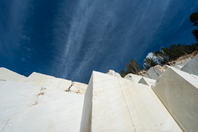 Artistic view of Fleva Dione quarry