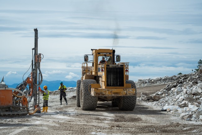 Heavy vehicles at Fleva Dione quarry